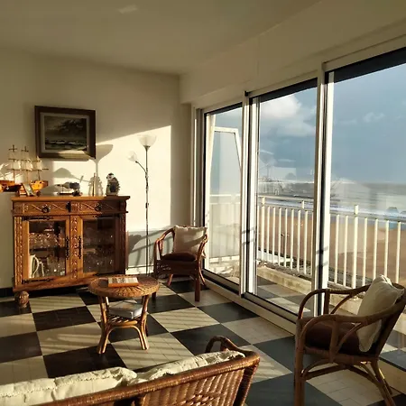 Апартаменты T3 Aux Sables D'olonne, Face Plage, 3 Chambres, 6 Pers. - Fr-1-331-24 *